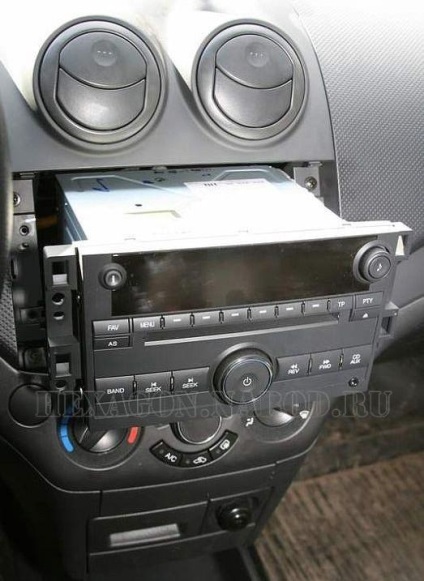 Demontarea panoului frontal și a chevroletului radio