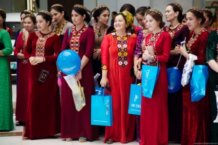 Stilul și stilul modern al Turkmenistanului (21 fotografii) - Trinikishi