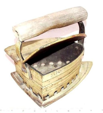 Egy régi, 379 éves faszénből készült vas