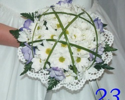 Buchete de nunta, flori pentru o nunta, o limuzina alianta