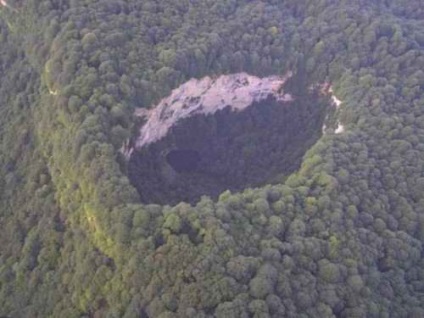 A kék tó rejtélye Kabardino-Balkaria, a tudomány és az élet