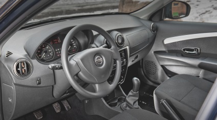 Încercați unitatea nissan almera (nissan almer) recenzie, fotografie, video