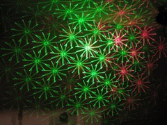 Efecte unice de lumină cu proiectoare simple cu laser