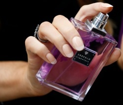 Mirosul unei femei de top-10 norme, cum se utilizează parfum