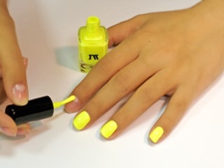 Manichiura galbenă - caracteristici și tipuri de design de unghii într-un stil similar