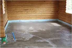 Podele din beton într-o casă din lemn - o podea cu jelit