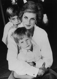 Biografie a prințesei Diana