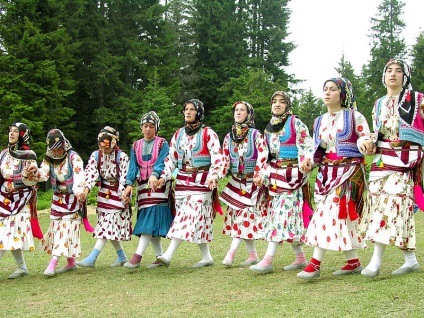 Ce ne atrage la dansul popular turc, rușii - ansamblul dansului rusesc