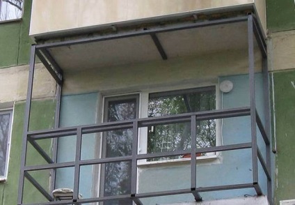 Cum sa glazeze balconul in loc de sticla - o geam alternativ a balconului cu plexiglas in loc de sticla