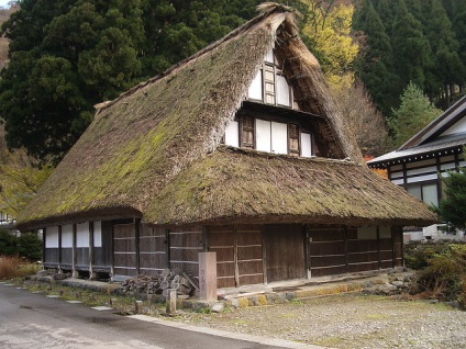A japán Gokayama és Shirakawa falvak a hagyományos Gassho-zukuri házak