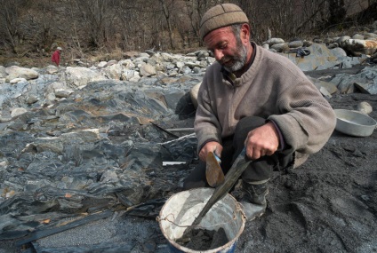 Exploatarea aurului în Georgia Prospectorii de aur de la Svan sunt interesanți!