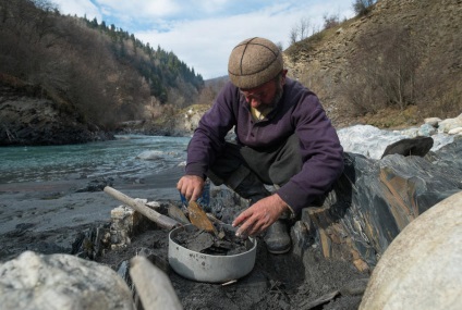 Exploatarea aurului în Georgia Prospectorii de aur de la Svan sunt interesanți!