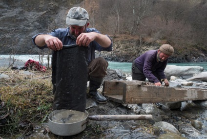 Exploatarea aurului în Georgia Prospectorii de aur de la Svan sunt interesanți!