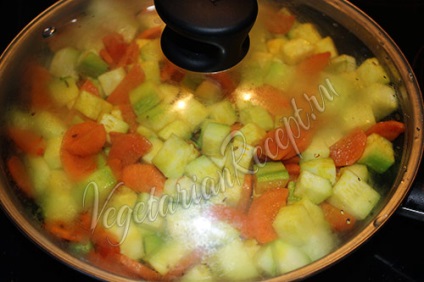Zucchini fierte cu morcovi și brânză