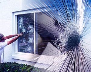 Hogyan lehet megvédeni a gyermekeket az ablakok elcsúszásától, hogyan védheti meg a gyermeket az ablakon kívül eső általános szabályoktól?