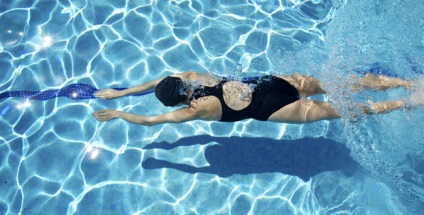 Cum să înotați în mod corespunzător cu o croșetat, bust, fluture