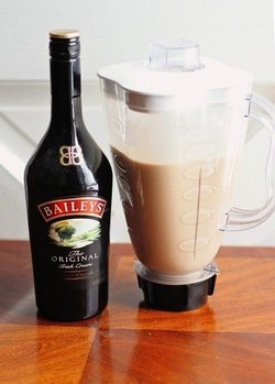 Cum se face o băutură Baileys la domiciliu