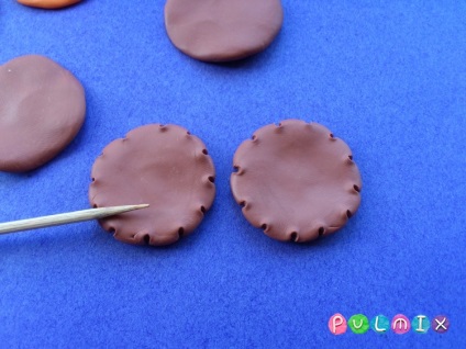 Cum se fac cookie-urile pentru păpuși din plasticină în etape