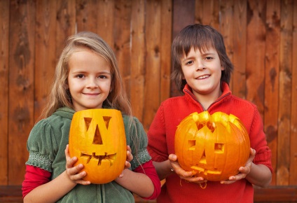 Hogyan vágjunk el egy sütőtöket a Halloween részletes utasításaihoz egy fotóval