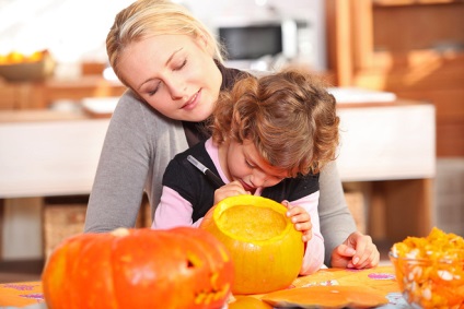 Cum de a tăia un dovleac în Halloween instrucțiuni detaliate cu o fotografie