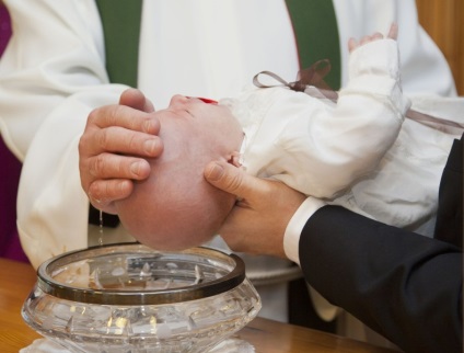 Cum să tratăm corect temele invictorilor botezului copiilor