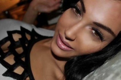 Claire leeson, care și-a schimbat aspectul ca să arate ca Kim Kardashian (17 poze)