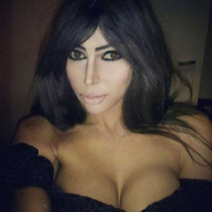 Claire leeson, care și-a schimbat aspectul ca să arate ca Kim Kardashian (17 poze)