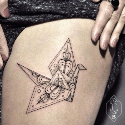 Linii și puncte de tatuaje geometrice dovedind că mai puțin este mai bine, umkra