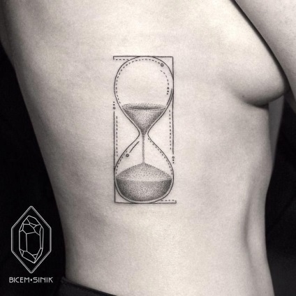 Linii și puncte de tatuaje geometrice dovedind că mai puțin este mai bine, umkra