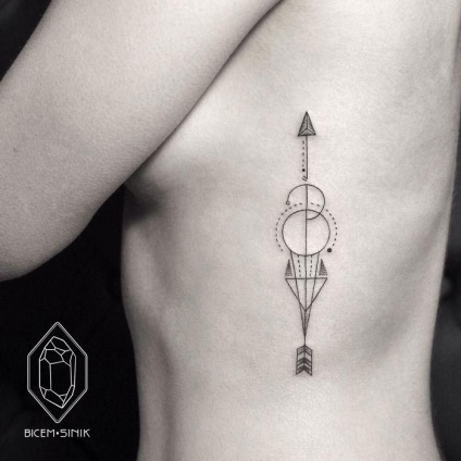 Linii și puncte de tatuaje geometrice dovedind că mai puțin este mai bine, umkra