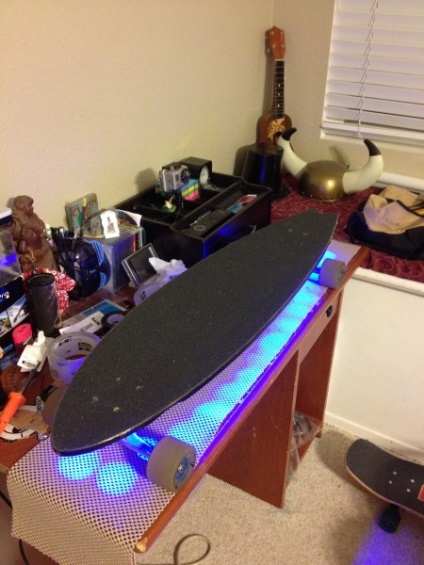 Longboard cu iluminare din spate cu LED