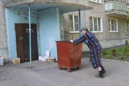 Cetățeanul din Minsk ne-a preparat un jgheab pentru gunoi
