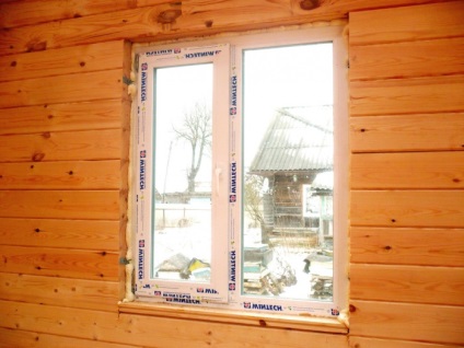 Instalarea ferestrelor din plastic într-o casă din lemn