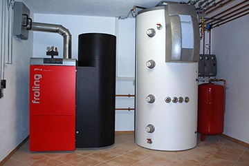 Boiler pe peleți cu fabricarea, instalarea și legarea mâinilor