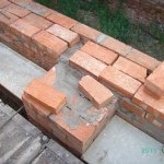 Lintels pe pereți de cărămidă cu mâinile lor