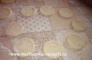 Puneți produse de patiserie în cuptor