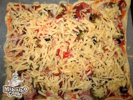 Pizza cu cârnați pepperoni - rețete simple