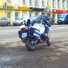 A bmw motorkerékpár rendőrsége Kirov utcáján (Kirov városán) - Kirov városa -