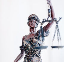 A szabad ügyvéd segítsége a büntetőügyekben