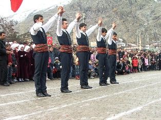 Dansuri populare populare în Turcia știri