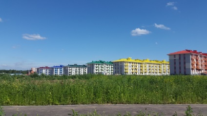 Pyatnickoe autópálya új épületek a zöld út mentén