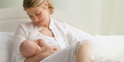 Ratiunea unei mame care alăptează dintr-un nou-născut cu luni de sfaturi