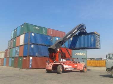 Dimensiunile containerelor de mare sunt de 20 de picioare și 40 de picioare