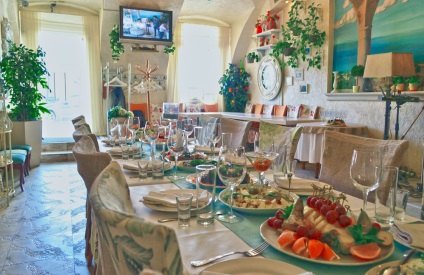 Restaurant pentru o nuntă ieftină în centrul orașului Sankt Petersburg - recepție de nuntă într-un restaurant confortabil
