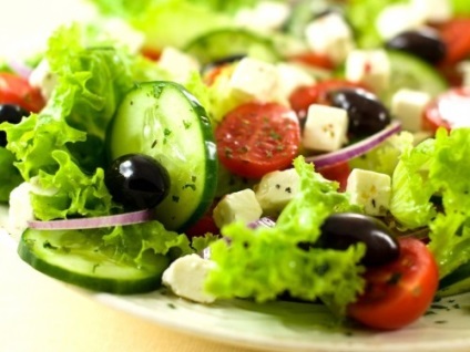 Salate cu brânză și legume 6 rețete