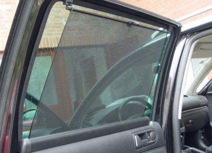 Obloane ferestre pentru autovehicule pe ferestre cu mâinile lor