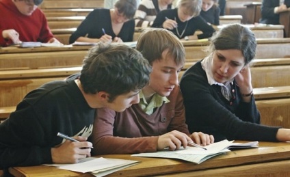 Elevii vor fi lipsiți de burse pentru reluarea examenelor