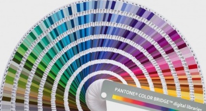 Pantone color de masă în interior