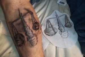 Tatuaje scară fotografie - o constelație în tatuaj masculin și feminin, ducele