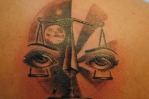 Tattoo mérlegek fotó - a konstelláció a férfi és női tetoválás, a herceg